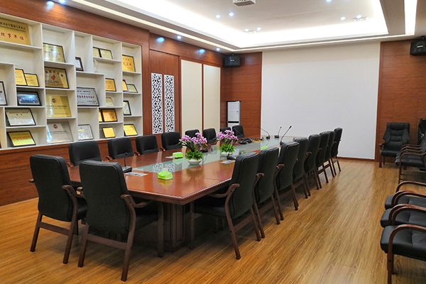 会议室.jpg 会议室.jpg