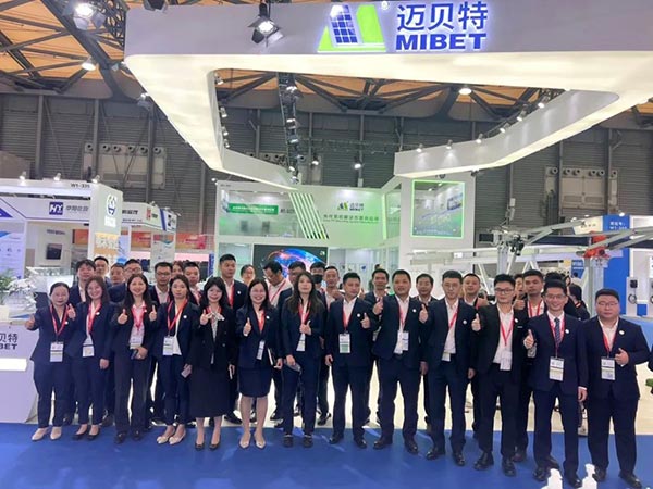 亚博YABO参展员工合照