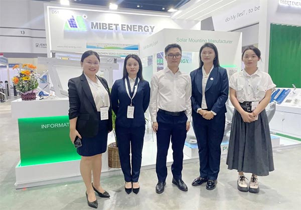 亚博YABO泰国展位员工合影