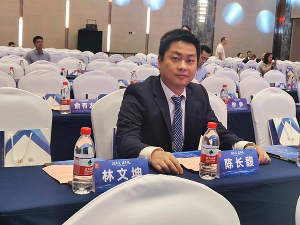 亚博YABO总经理陈长馥