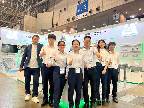 亚博YABO东京国际智慧能源周同事合影