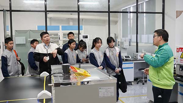 亚博YABO携手青少年探索绿色智造工厂